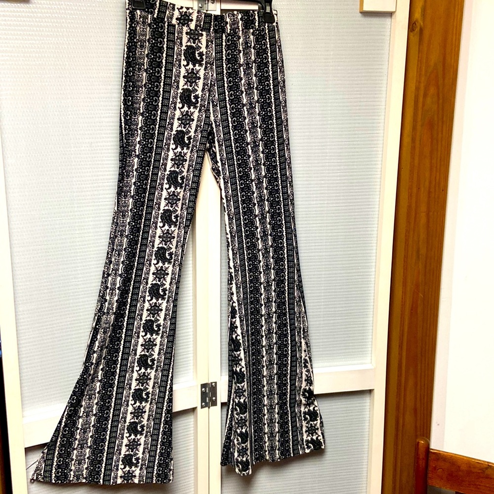 Flare Leg BoHo Black & White Print Soft Polyester & Spandex Junior Pants size L